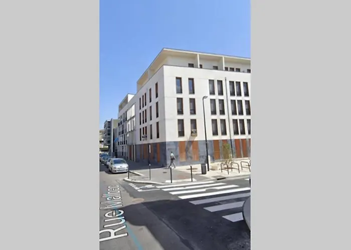 Appartement Dernier Etage, Balcon, Parking Gratuit !